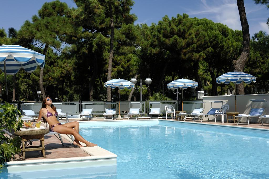 Hotel Imperiale Milano Marittima Exteriör bild