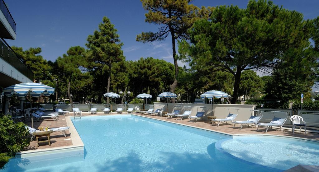 Hotel Imperiale Milano Marittima Exteriör bild