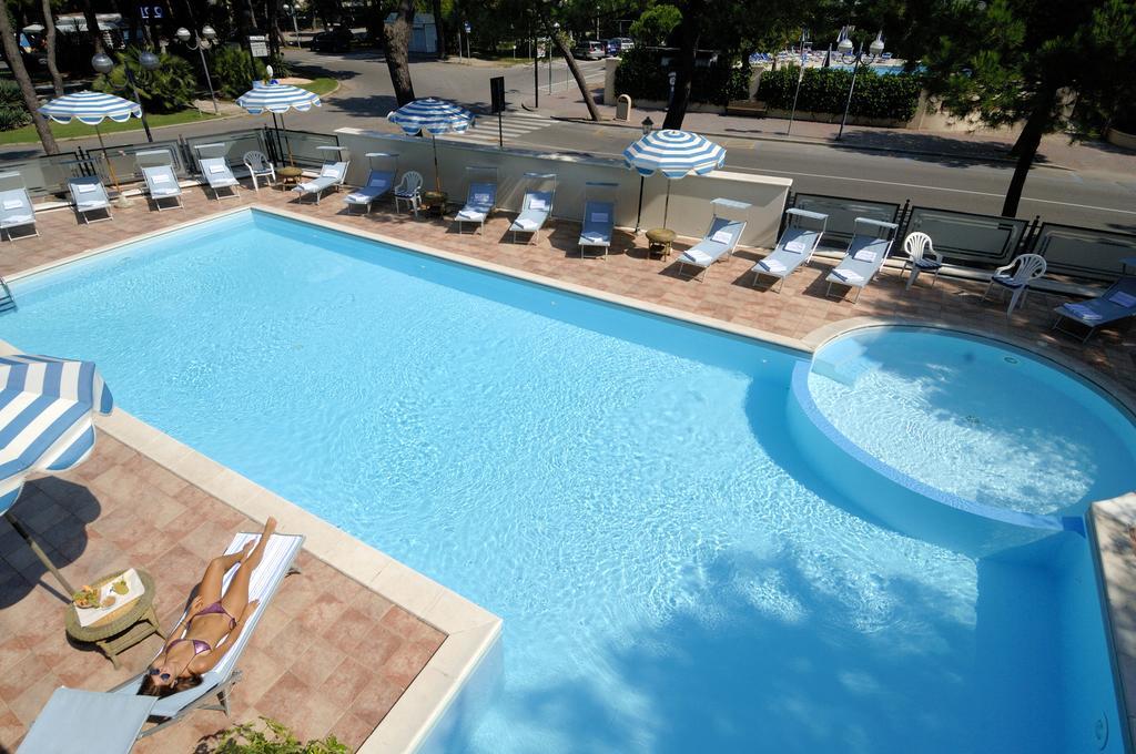 Hotel Imperiale Milano Marittima Exteriör bild