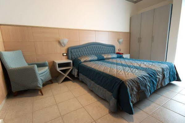 Hotel Imperiale Milano Marittima Exteriör bild